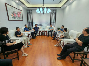 與鄭州工大科技總經(jīng)理王朝俊、副總經(jīng)理吳宏軍一行座談交流
