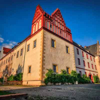 河南廠家平面仿石多彩漆別墅應用